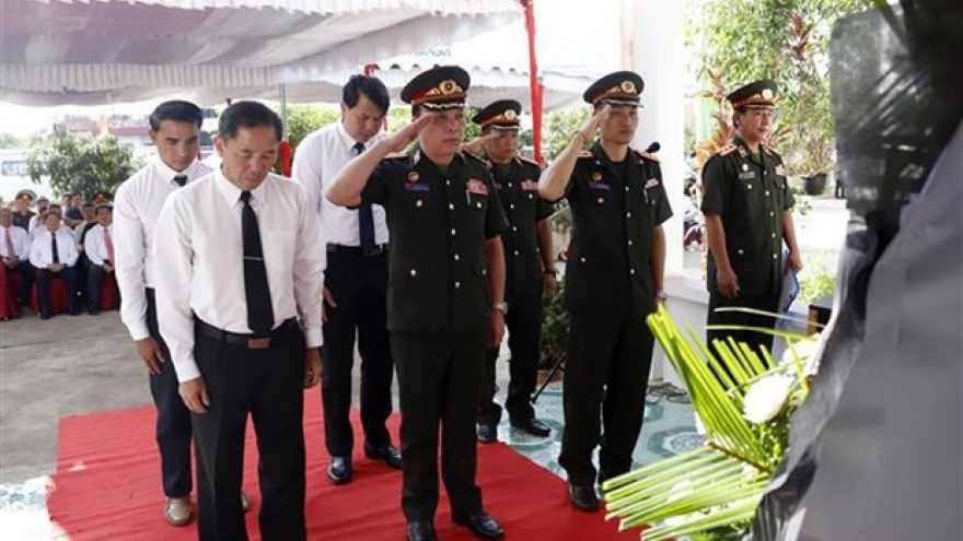 Remains of Vietnamese volunteer soldiers and experts repatriated from Laos